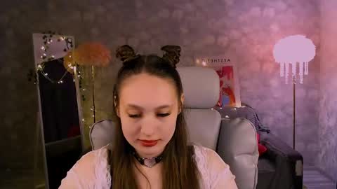 Kiana online show from May 18, 8:03 pm