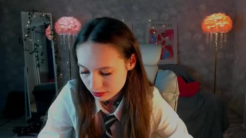 Kiana online show from May 20, 7:20 pm