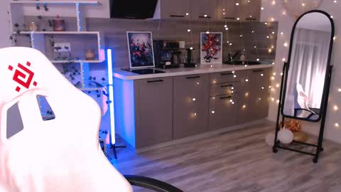 Kiana online show from May 28, 8:50 pm