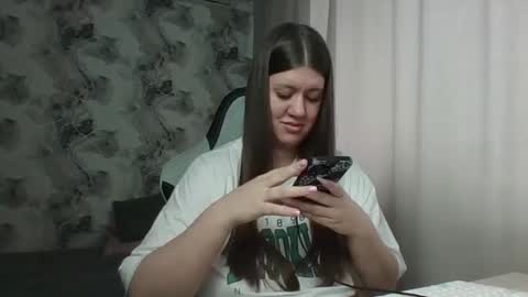 kianna_dior_ online show from March 5, 10:44 am