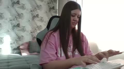 kianna_dior_ online show from March 11, 9:37 am