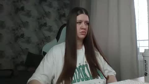 kianna_dior_ online show from March 14, 11:48 am