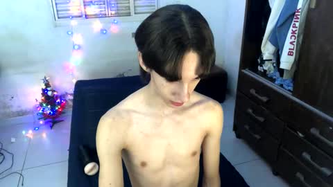 Snapshot of kiantwink chatting on December 29, 10:14 pm kiantwink online show from December 29, 10:14 pm