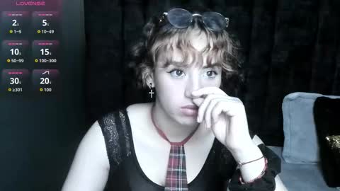 Snapshot of kiara_fox__ chatting on December 18, 1:06 pm KIARA FOX online show from December 18, 1:06 pm