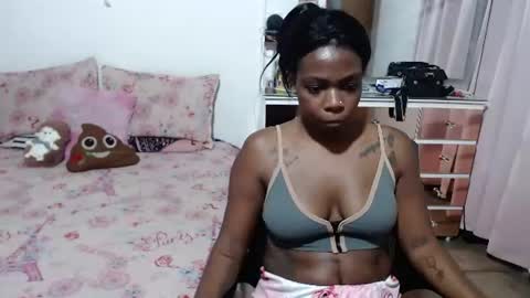 Snapshot of kiara_kaneel_40 chatting on June 19, 6:01 pm KANEEL online show from June 19, 6:01 pm