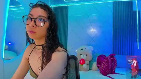 Snapshot of kiara_lovelyy chatting on June 30, 4:02 am Kiara online show from June 30, 4:02 am
