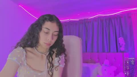 Snapshot of kiara_lovelyy chatting on July 5, 3:34 am Kiara online show from July 5, 3:34 am