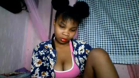 Snapshot of kiarah_69 chatting on June 16, 11:02 am kiarah 69 online show from June 16, 11:02 am