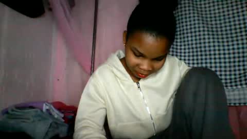 Snapshot of kiarah_69 chatting on June 20, 8:28 am kiarah 69 online show from June 20, 8:28 am
