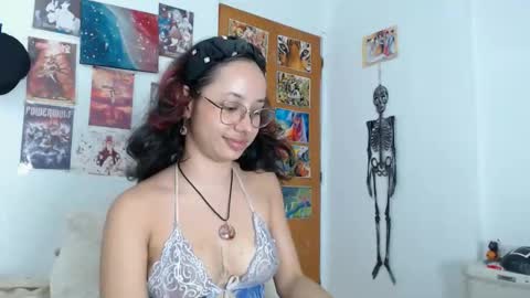 kiaralenon online show from November 8, 12:33 am