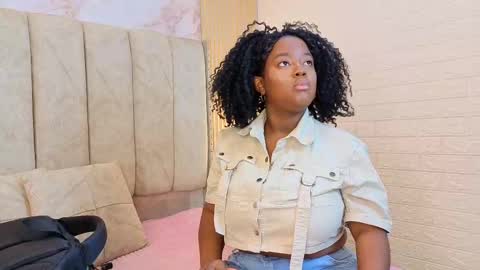 Snapshot of kiarazafira chatting on October 4, 10:46 am kiarazafira online show from October 4, 10:46 am