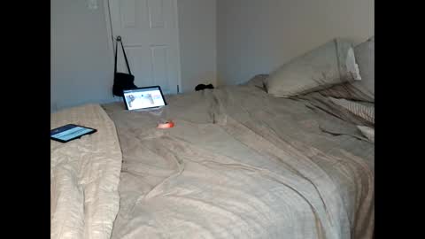 HunneysPlayRoom online show from February 20, 8:05 am