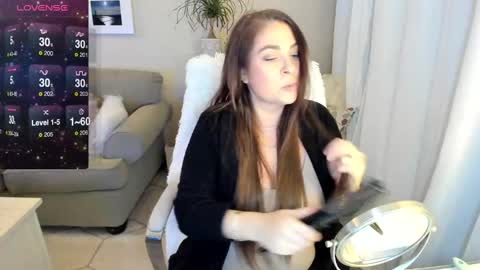 Snapshot of kierareines chatting on December 22, 3:11 am Kiera Reines online show from December 22, 3:11 am