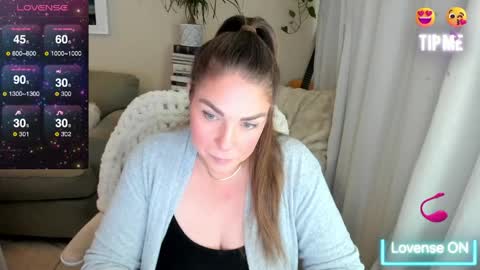 Snapshot of kierareines chatting on April 12, 1:54 am Kiera Reines online show from April 12, 1:54 am