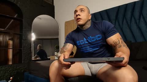 Snapshot of kiing_magic chatting on February 11, 1:10 am kiing magic online show from February 11, 1:10 am