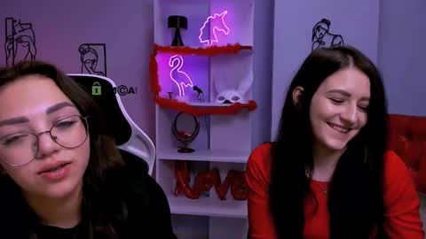 Snapshot of kiki_swan chatting on March 12, 8:20 pm kiki_swan online show from March 12, 8:20 pm