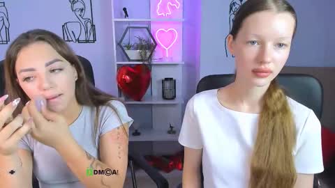 Snapshot of kiki_swan chatting on September 17, 5:53 am kiki_swan online show from September 17, 5:53 am