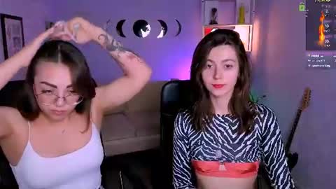Snapshot of kiki_swan chatting on June 14, 2:24 am kiki_swan online show from June 14, 2:24 am