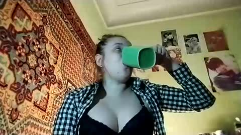 kikibang_ online show from May 15, 7:32 pm