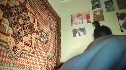 kikibang_ online show from May 17, 7:32 pm