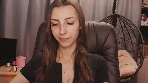 Snapshot of kikies_ chatting on September 29, 4:56 pm Mika and Miranda online show from September 29, 4:56 pm