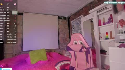 Snapshot of kikilepetite chatting on December 9, 6:35 pm kiki online show from December 9, 6:35 pm