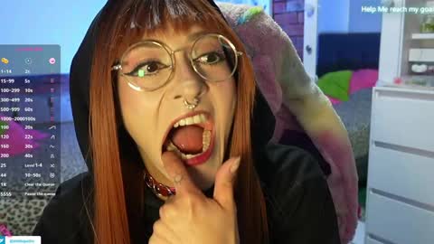 Snapshot of kikilepetite chatting on April 9, 10:15 pm kiki online show from April 9, 10:15 pm