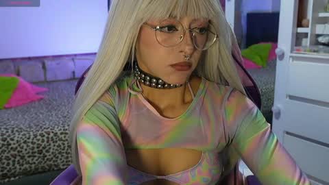 Snapshot of kikilepetite chatting on April 11, 9:41 pm kiki online show from April 11, 9:41 pm