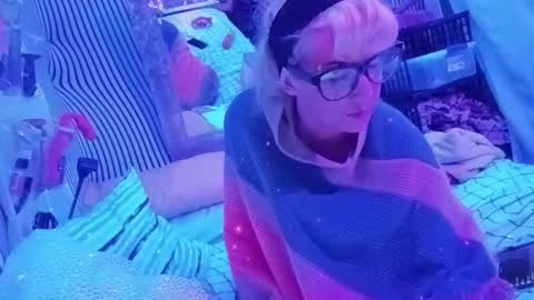 Snapshot of kikilovespartylights chatting on January 18, 2:10 pm kikilovespartylights online show from January 18, 2:10 pm