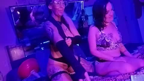 Snapshot of kikilovespartylights chatting on February 25, 7:29 am kikilovespartylights online show from February 25, 7:29 am