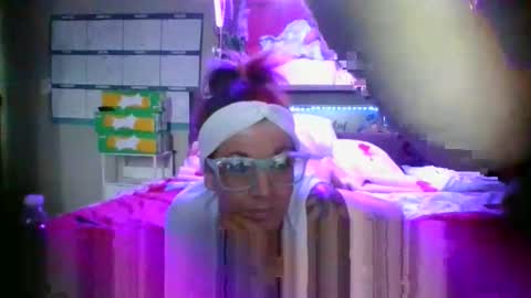 Snapshot of kikilovespartylights chatting on March 9, 5:50 pm kikilovespartylights online show from March 9, 5:50 pm