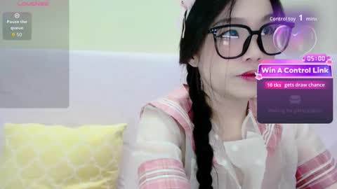 Kiki online show from May 28, 3:09 pm