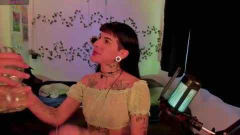 Snapshot of kila_moonlight444 chatting on June 14, 9:50 pm Bella online show from June 14, 9:50 pm