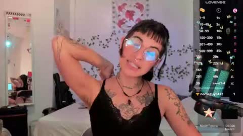 Snapshot of kila_moonlight444 chatting on June 23, 10:19 pm Bella online show from June 23, 10:19 pm