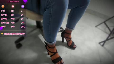 Snapshot of killaa01 chatting on February 13, 1:19 am Alejandra online show from February 13, 1:19 am