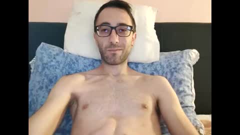 Snapshot of killua1993 chatting on September 23, 10:18 am kingstoned online show from September 23, 10:18 am