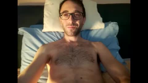 Snapshot of killua1993 chatting on October 18, 9:21 am kingstoned online show from October 18, 9:21 am