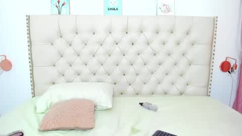 Snapshot of kim_eli chatting on January 6, 7:45 pm kim_eli online show from January 6, 7:45 pm