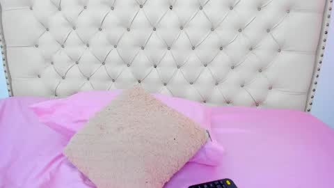 Snapshot of kim_eli chatting on February 1, 7:44 pm kim_eli online show from February 1, 7:44 pm