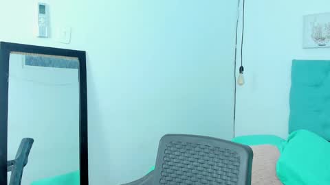 Snapshot of kim_eli chatting on February 7, 2:19 am kim_eli online show from February 7, 2:19 am