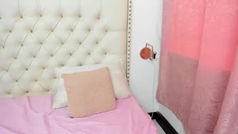 Snapshot of kim_eli chatting on February 12, 8:18 pm kim_eli online show from February 12, 8:18 pm