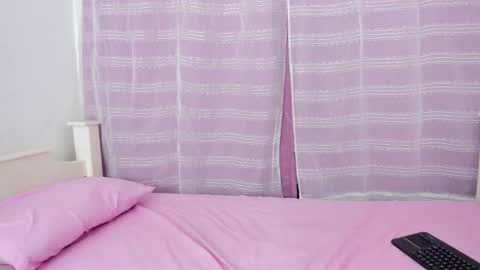 Snapshot of kim_eli chatting on February 25, 8:40 pm kim_eli online show from February 25, 8:40 pm