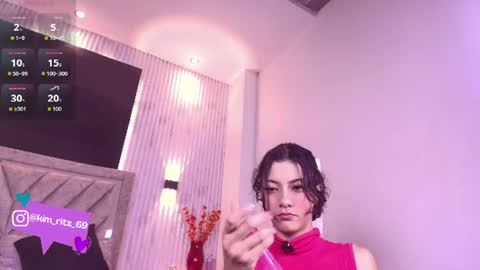 Snapshot of kim_ritz chatting on June 13, 8:18 pm Kim online show from June 13, 8:18 pm