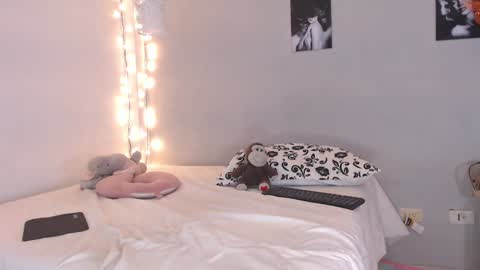 Snapshot of kimandyuk chatting on December 14, 10:28 pm Kim Yuk online show from December 14, 10:28 pm