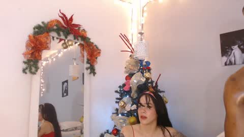 Snapshot of kimandyuk chatting on December 18, 10:35 pm Kim Yuk online show from December 18, 10:35 pm