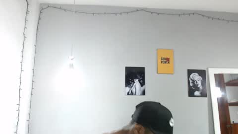 Snapshot of kimandyuk chatting on January 11, 5:29 pm Kim Yuk online show from January 11, 5:29 pm