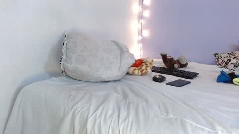 Snapshot of kimandyuk chatting on January 25, 1:10 am Kim Yuk online show from January 25, 1:10 am