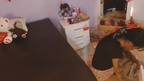 Snapshot of kimandyuk chatting on February 20, 1:57 am Kim Yuk online show from February 20, 1:57 am