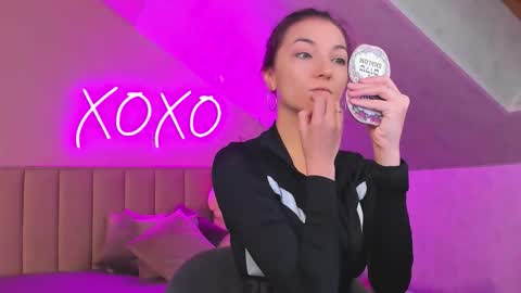 kimberlly_smith online show from November 8, 12:00 am