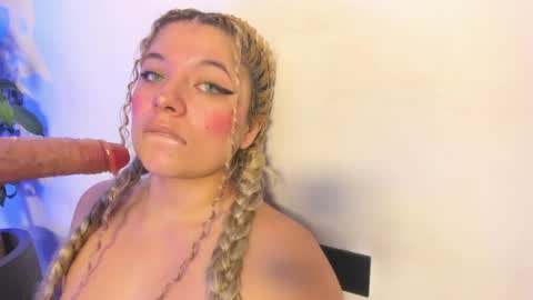Snapshot of kimberly_cam_ chatting on May 16, 2:19 am Your kim online show from May 16, 2:19 am